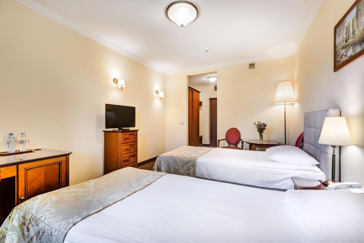 Hotel Pan Tadeusz Serock Extérieur photo