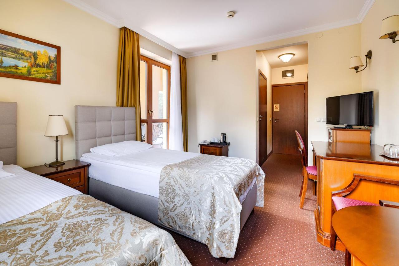 Hotel Pan Tadeusz Serock Extérieur photo